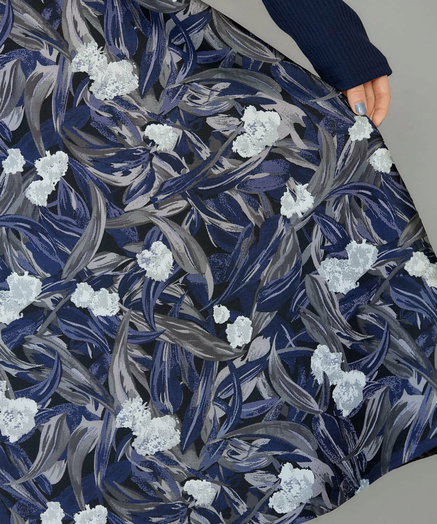 【Made in JAPAN】フラワー柄ジャガード織りサキュラースカート